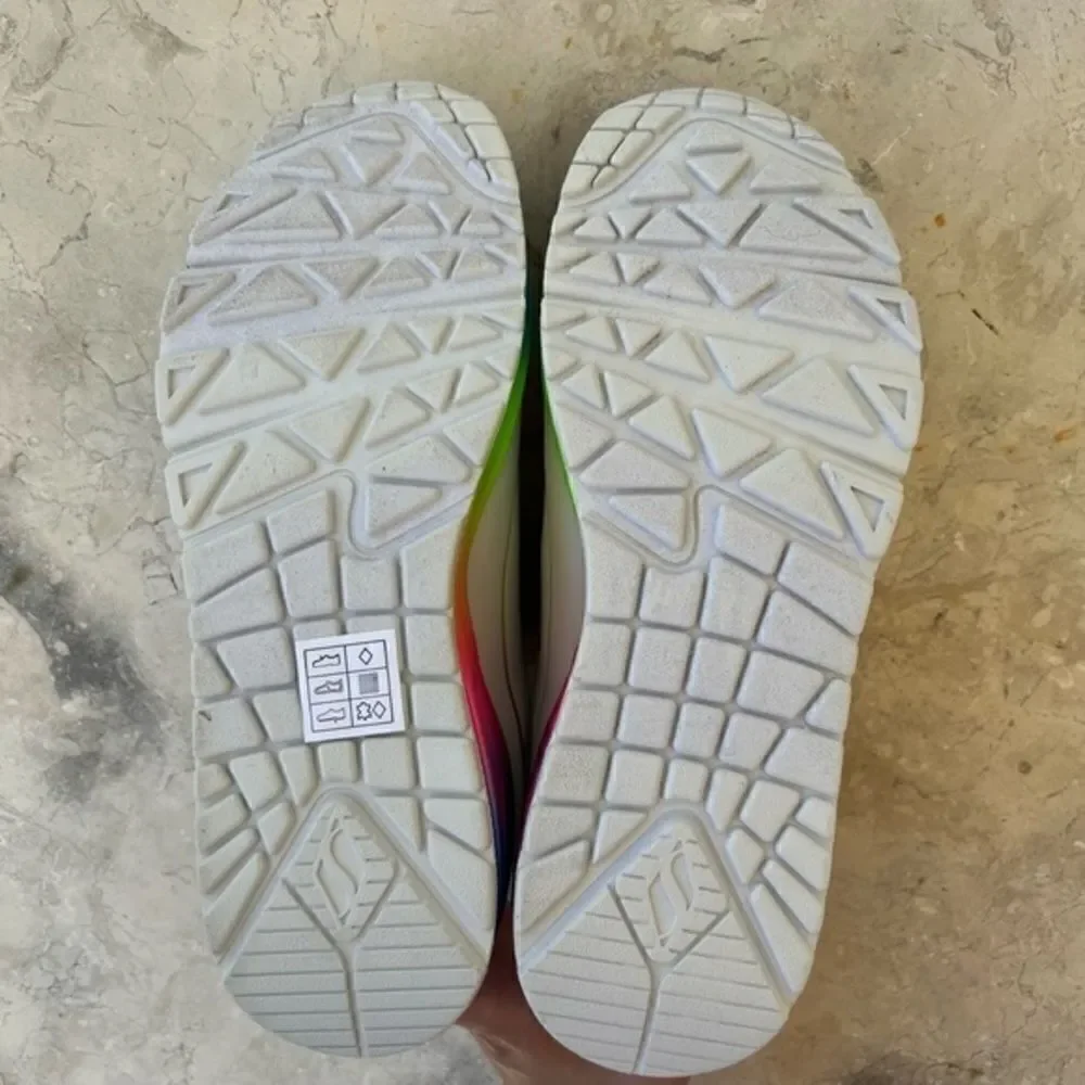 NWOT Uno Pop of Sunshine‎ Women's Skecher's Sneakers Size 7